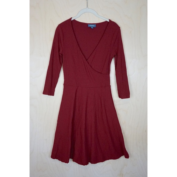 ModCloth 3/4 Sleeve Faux-Wrap Dress in Burgundy - Picture 4 of 7